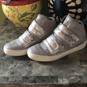 skecher street los angeles rise fit